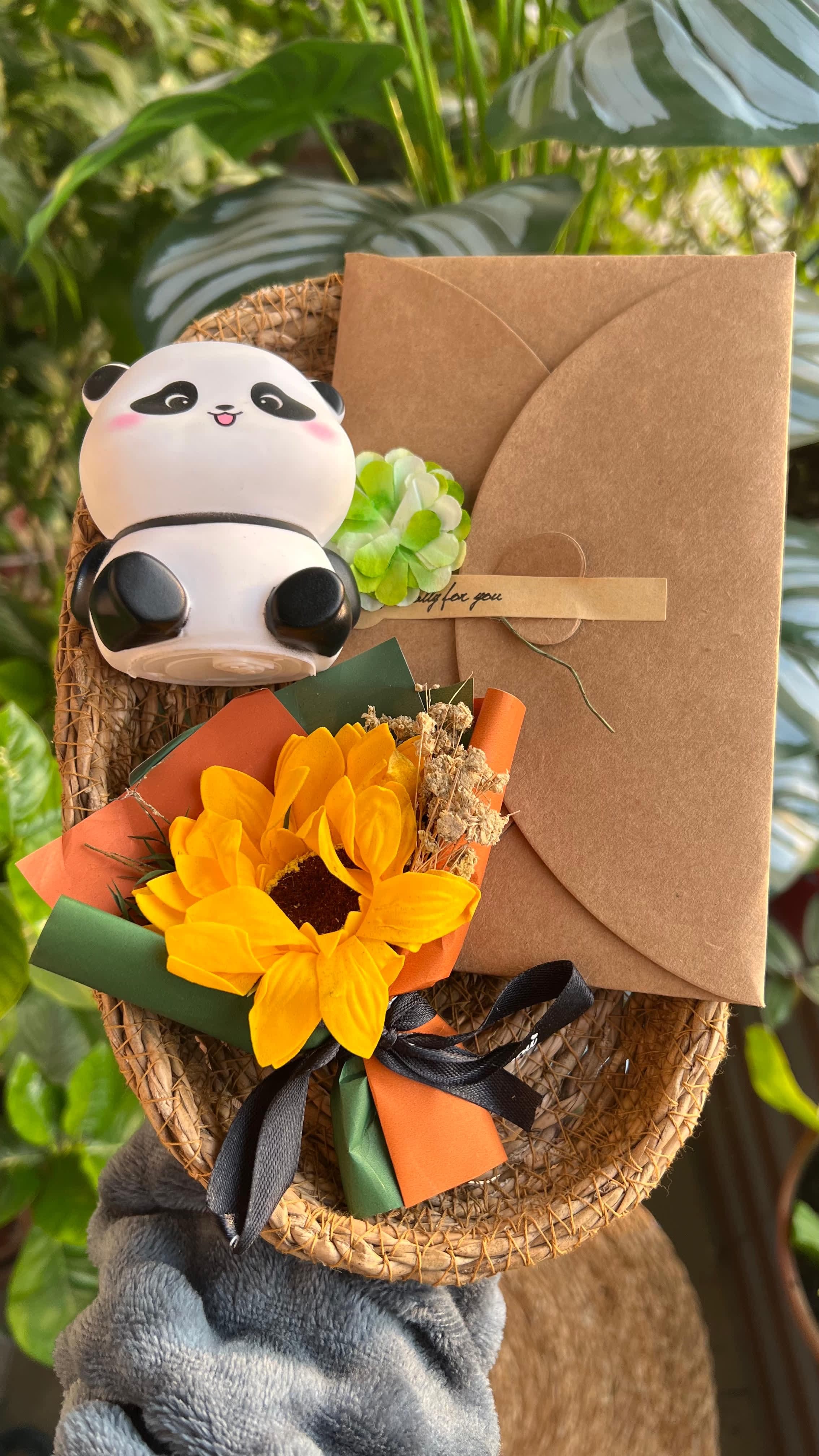 “Sunshine Panda Gift Box” 🌻🐼